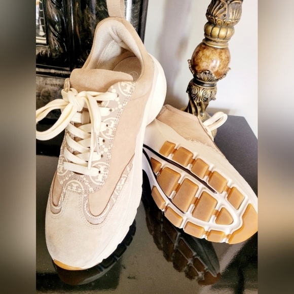 Tory Burch Goodluck T-Monogram Lace Up Sneakers 100% Leather Light Biege US 9.5 - Picture 7 of 16